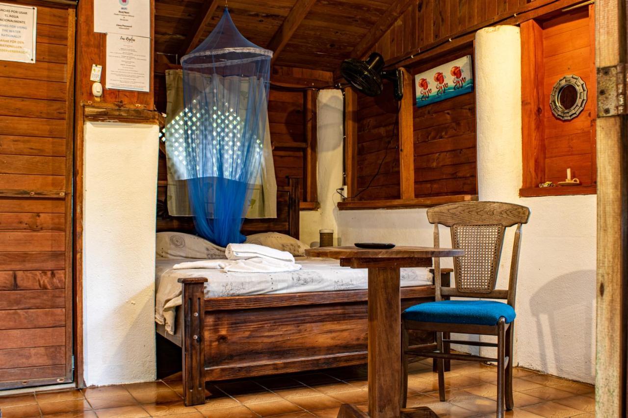 Chalet Y Cabinas Hibiscus Cahuita Bagian luar foto