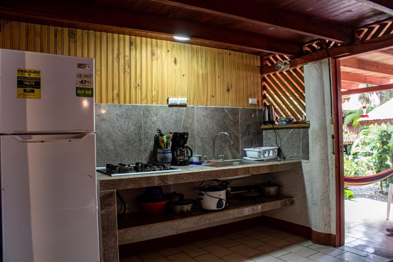 Chalet Y Cabinas Hibiscus Cahuita Bagian luar foto