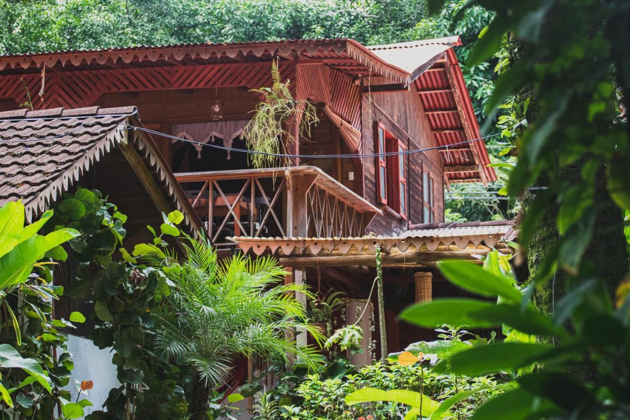 Chalet Y Cabinas Hibiscus Cahuita Bagian luar foto