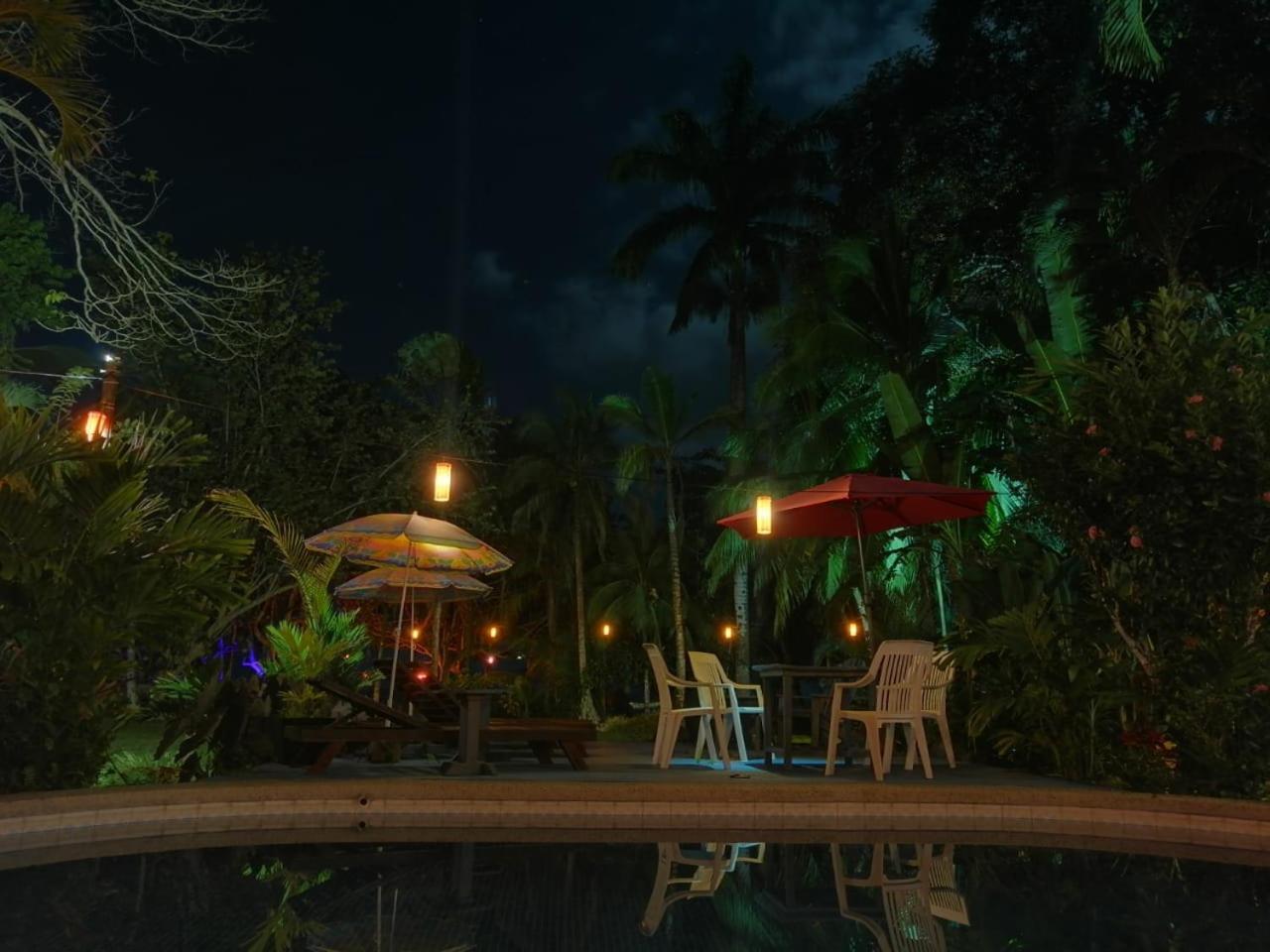 Chalet Y Cabinas Hibiscus Cahuita Bagian luar foto
