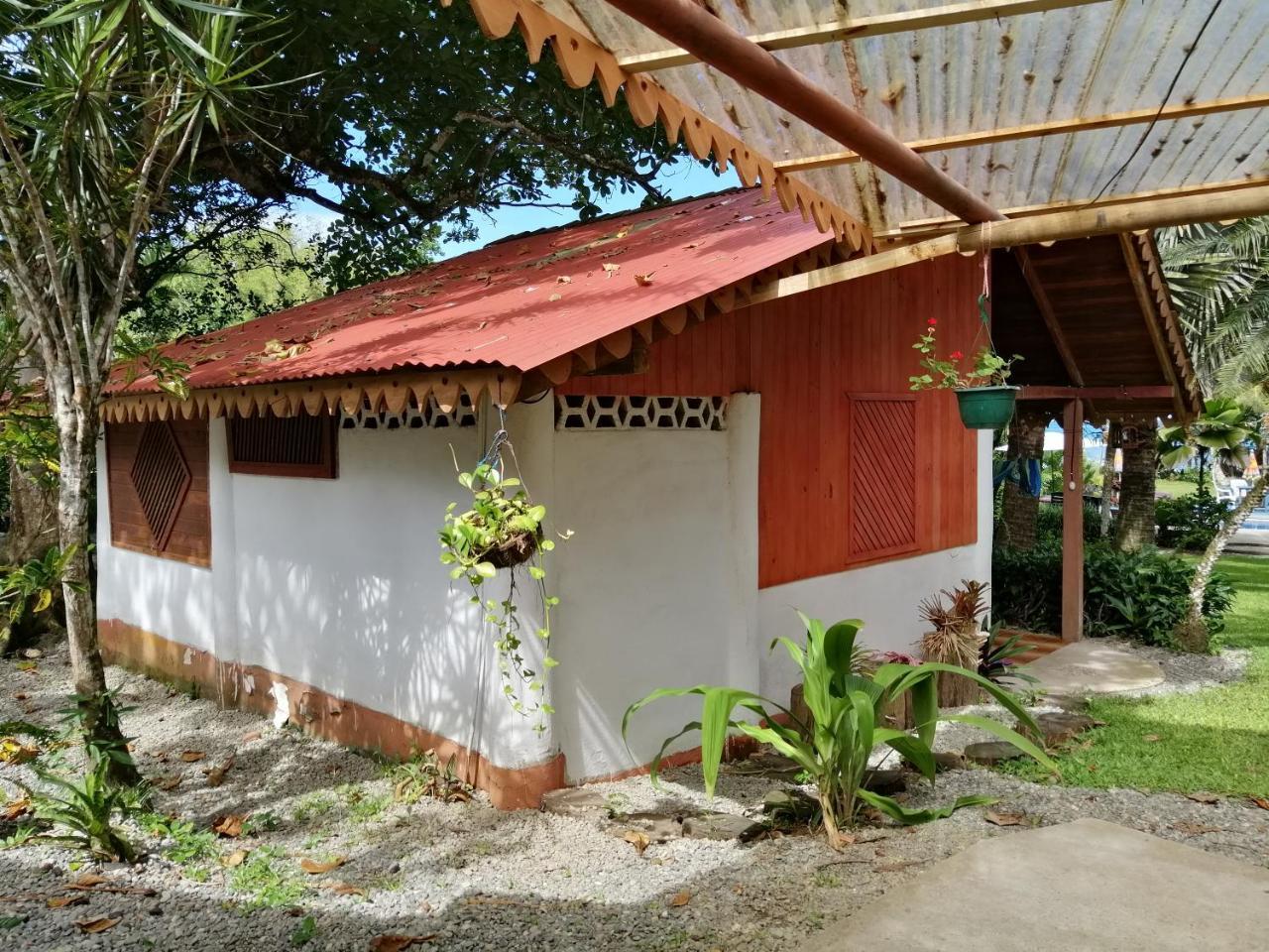 Chalet Y Cabinas Hibiscus Cahuita Bagian luar foto
